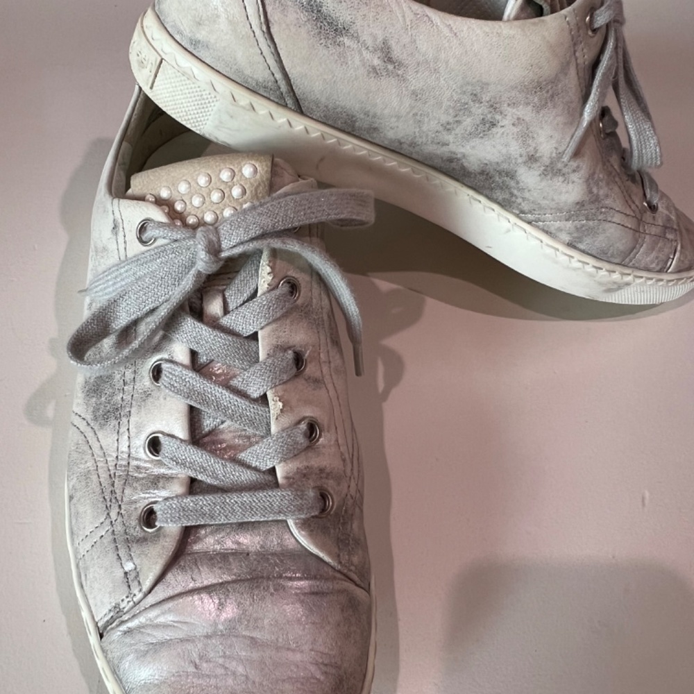 Paul Green Metallic Silver Lace-Up Leather Sneakers with Pearls Accents